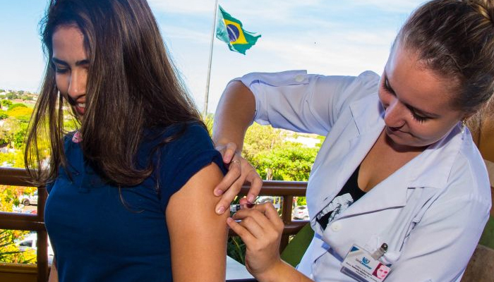 Vai pular Carnaval? Lembre-se de manter a vacinação em dia