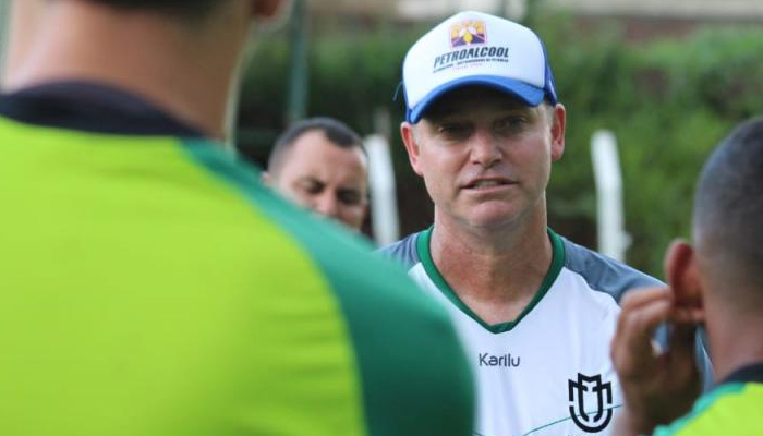 Sandro Forner não segue no comando técnico do Maringá FC
