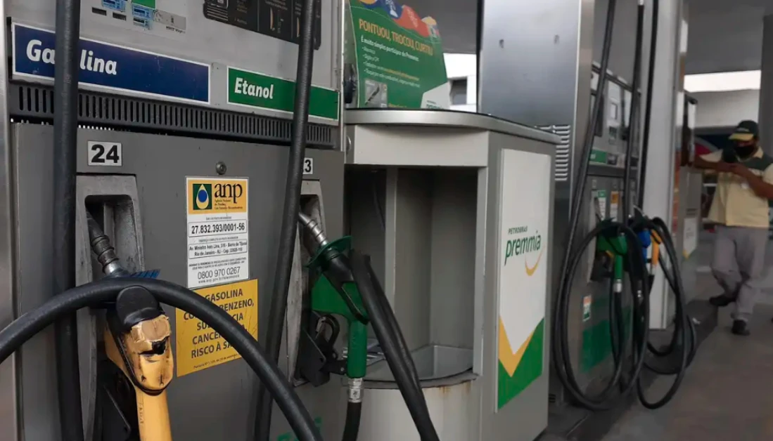 Preço da gasolina A fica mais barato nas distribuidoras a partir desta terça (3), anuncia Petrobras