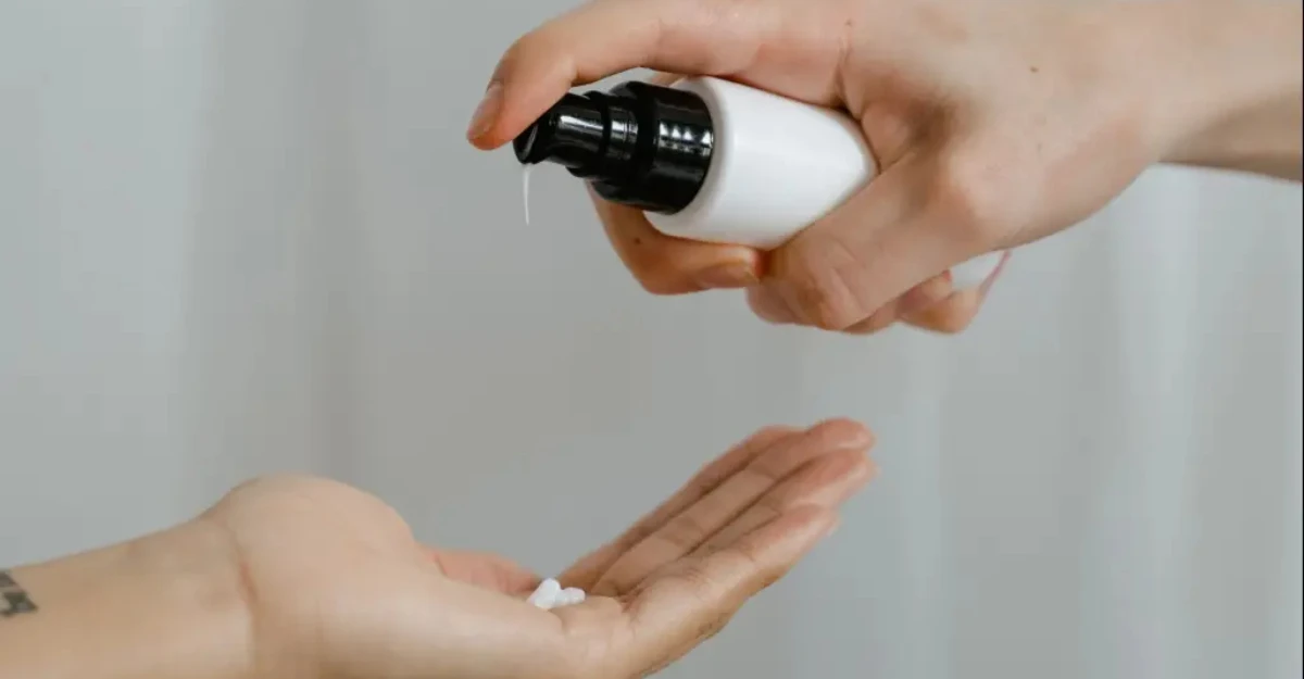 Anvisa suspende comercialização e uso de cosméticos para pele e cabelo