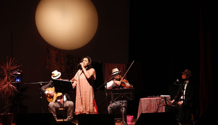 Cantigas da velha guarda serão apresentadas no palco do Teatro Barracão