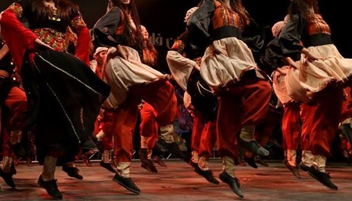 Projeto ′Dançando nos Centros′ leva forró e dabke para os bairros Projeto ′Dançando nos Centros′ leva forró e dabke para os bairros
