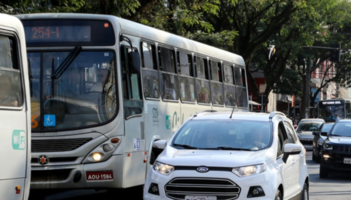 Mais 55 mil veículos estarão nas ruas de Maringá em 10 anos, afirma especialista