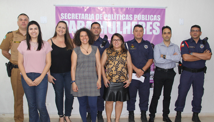 Secretaria da Mulher prepara novos projetos em Maringá para prevenir agressão Secretaria da Mulher prepara novos projetos em Maringá para prevenir agressão