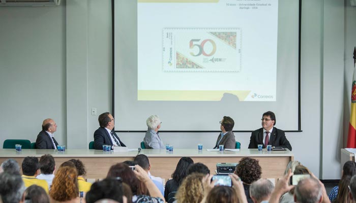 Em homenagem aos 50 anos, UEM lança site colaborativo e selo especial 