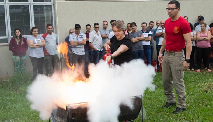 Em parceria com Bombeiros e Defesa Civil, UEM forma 190 brigadistas