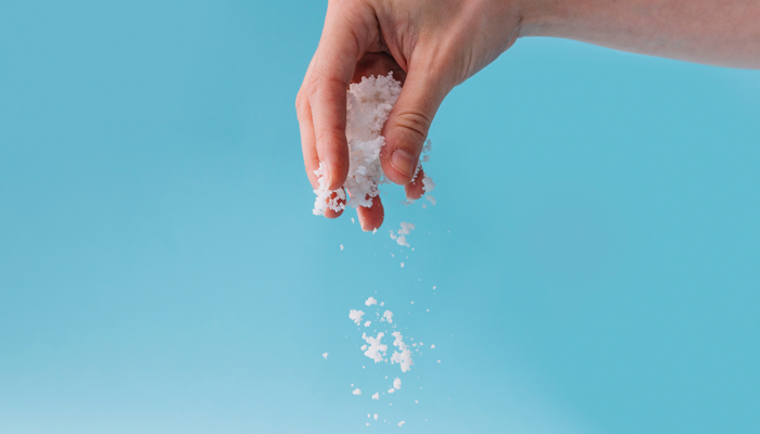 Brasileiros consomem mais do dobro da quantidade de sal recomendada pela OMS