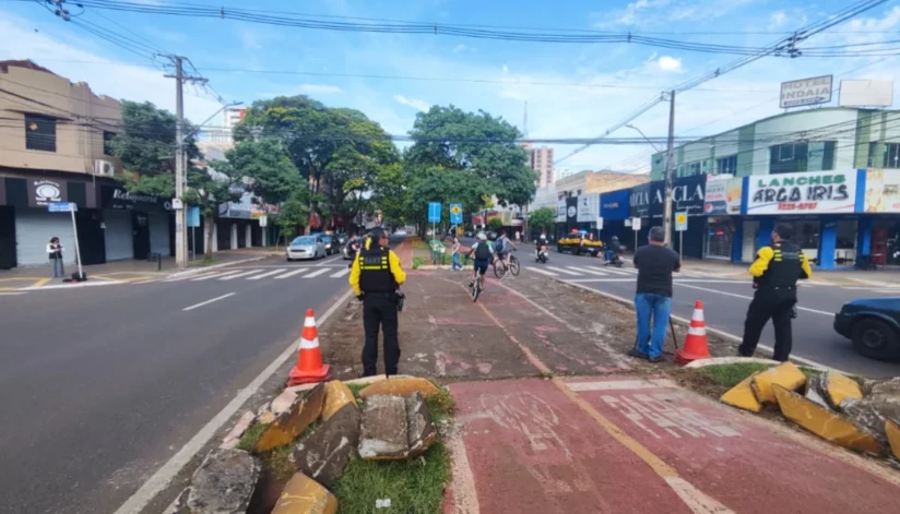 Cruzamento da Avenida Brasil com a Rua Basílio Sautchuk, no centro de Maringá, é reaberto
