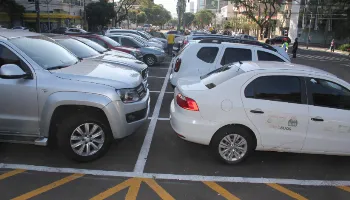 Cinco empresas fazem proposta para gerenciar o estacionamento rotativo em Maringá 
