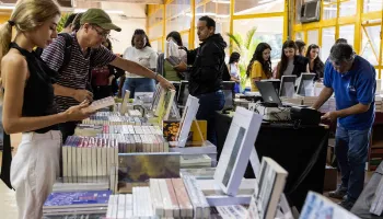 17ª Semana do Livro da Eduem, com descontos especiais, acontece entre 26 e 29 de agosto 17ª Semana do Livro da Eduem, com descontos especiais, acontece entre 26 e 29 de agosto