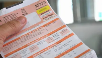 Com redução do ICMS, conta de luz pode ficar 13% mais barata no Paraná Com redução do ICMS, conta de luz pode ficar 13% mais barata no Paraná