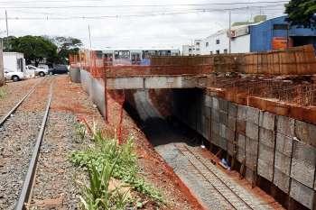 Construção de novo túnel na Zona 6 marca o fim da passagem em nível do trem com a Avenida 19 de Deze 