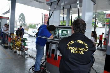 Ação interdita bombas de postos atendidos por suspeito de fraude 