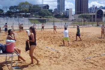 Quadras de areia da Vila Olímpica estão disponíveis para a população durante as férias Quadras de areia da Vila Olímpica estão disponíveis para a população durante as férias