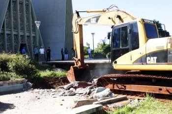 Construtora inicia obras de revitalização da praça da Catedral Construtora inicia obras de revitalização da praça da Catedral