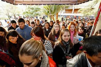 Desistência é de 9,75% no 1º dia de provas do vestibular da UEM 