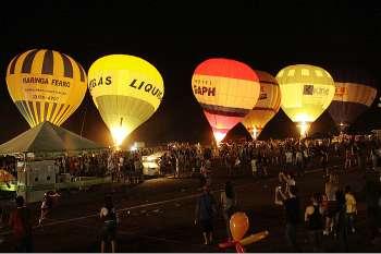 Pilotos de 15 Estados participam do Campeonato Sul Brasileiro de Balonismo em Maringá Pilotos de 15 Estados participam do Campeonato Sul Brasileiro de Balonismo em Maringá