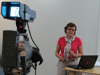 Tecnologia não resolve problemas educacionais, diz professora da UFPR 