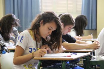 Paraná implanta sistema para avaliar aprendizagem nas escolas públicas Paraná implanta sistema para avaliar aprendizagem nas escolas públicas