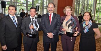 UEM conquista prêmio do Guia do Estudante UEM conquista prêmio do Guia do Estudante