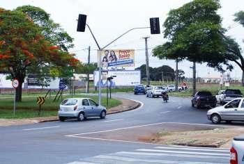 Instalação de semáforos na rotatória vai melhorar fluxo da Mandacarú 