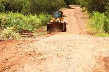 Estradas rurais de Maringá estão sendo recuperadas para a colheita da safra 2013 Estradas rurais de Maringá estão sendo recuperadas para a colheita da safra 2013