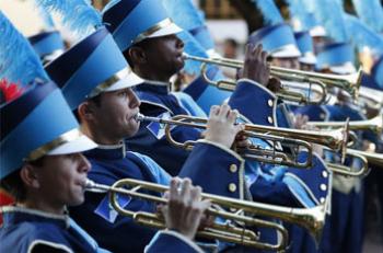 Cerca de 1.000 pessoas acompanharam o Desfile de Bandas e Fanfarras neste domingo (21). 