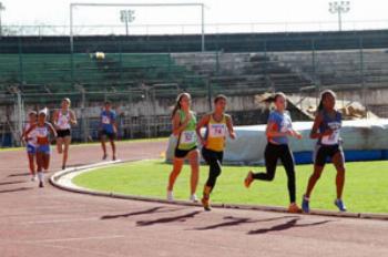 Maringá conquista o bi campeonato no feminino de menores de atletismo. 