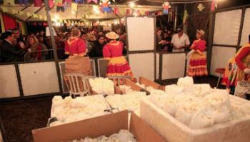 Cerca de 4 mil pessoas participaram da tradicional Festa Junina do Zico Borghi. 