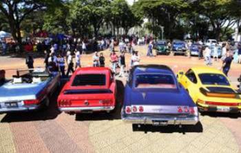 Encontro de Carros Antigos de Maringá teve expositor até do Tocantins. 