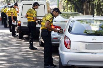 Motoristas estão sendo orientados através de campanha educativa.  