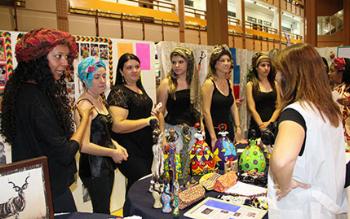 Estudantes promovem exposição sobre cultura afro e indígena. 