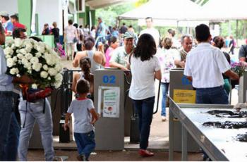 Cerca de 127 mil pessoas passaram pelo Cemitério Municipal durante celebrações de Finados. 