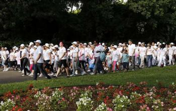 Caminhada contra o câncer de mama reuniu milhares de pessoas em torno do Parque Ingá. Caminhada contra o câncer de mama reuniu milhares de pessoas em torno do Parque Ingá.