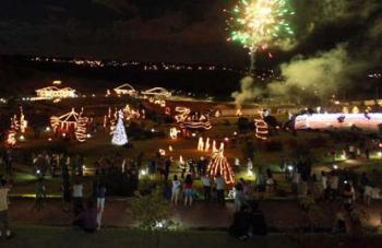 Show pirotécnico abre Natal do Parque do Japão neste sábado (7). 