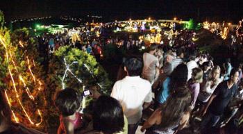 Parque do Japão ganha iluminação especial na abertura do Natal 2013. 