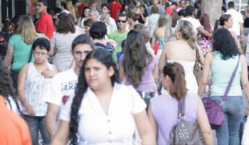 Comércio de Maringá funciona até às 18 horas neste sábado (14). Comércio de Maringá funciona até às 18 horas neste sábado (14).