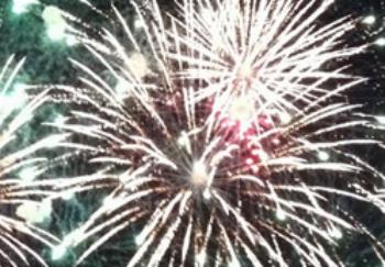 Queima de fogos vai reunir a população na Praça da Catedral na virada do ano Queima de fogos vai reunir a população na Praça da Catedral na virada do ano