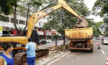 Projeto de mobilidade da avenida Brasil retira vagas dos canteiros centrais. 