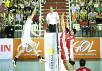 Favoritos vencem e fazem final da Copa Brasil de Vôlei Masculina neste sábado (25). 