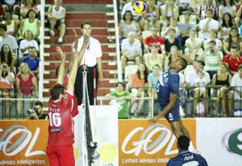 Com ginásio lotado, Sada Cruzeiro venceu o Sesi (SP) e faturou título da Copa Brasil de Vôlei. 