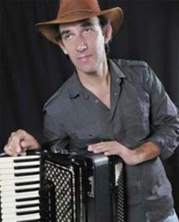 Acordeonista Luiz Corrêa é atração musical desta quinta-feira (13) no Luzamor. 