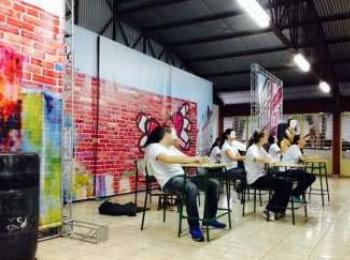 Projeto de prevenção às drogas é levado aos jovens através da dança e teatro. 