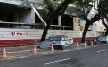 Setrans vai cobrar estacionamento em vagas ocupadas por contêineres. 