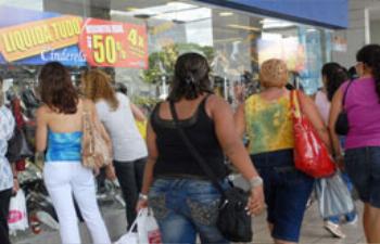 Pesquisa aponta que 70% dos comerciantes estão otimistas com as vendas para Dia das Mães. Pesquisa aponta que 70% dos comerciantes estão otimistas com as vendas para Dia das Mães.