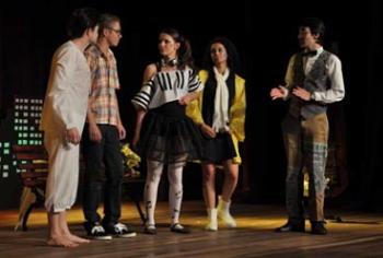 Cia Forféu apresenta espetáculo “Quando o Universo Conspira” no Teatro Barracão. 