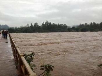 UEM recebe donativos para desabrigados pela chuva. 