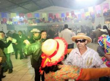 Festa Junina do Zico Borghi acontece nesta segunda-feira (23), na Gleba Pinguim. 