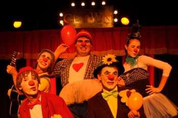 Espetáculo “Orquestras de Bexigas” será apresentado nesta sexta (11) no Teatro Barracão. 