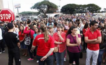 Mais de 800 pessoas compareceram na abertura da 24° edição da Feira Ponta de Estoque. 